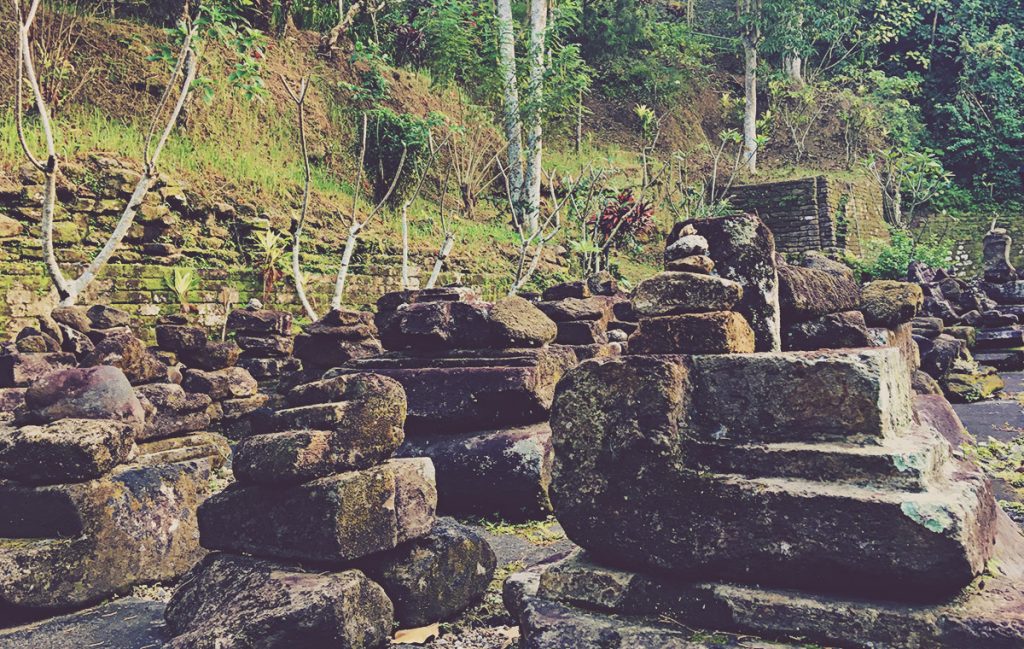 Ruinas en Goa Gajah. Ubud, Bali