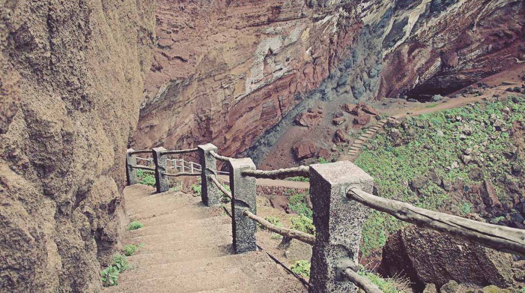 Acceso a la Playa de Nogales y entrada a la Cueva del Infierno, en La Palma 