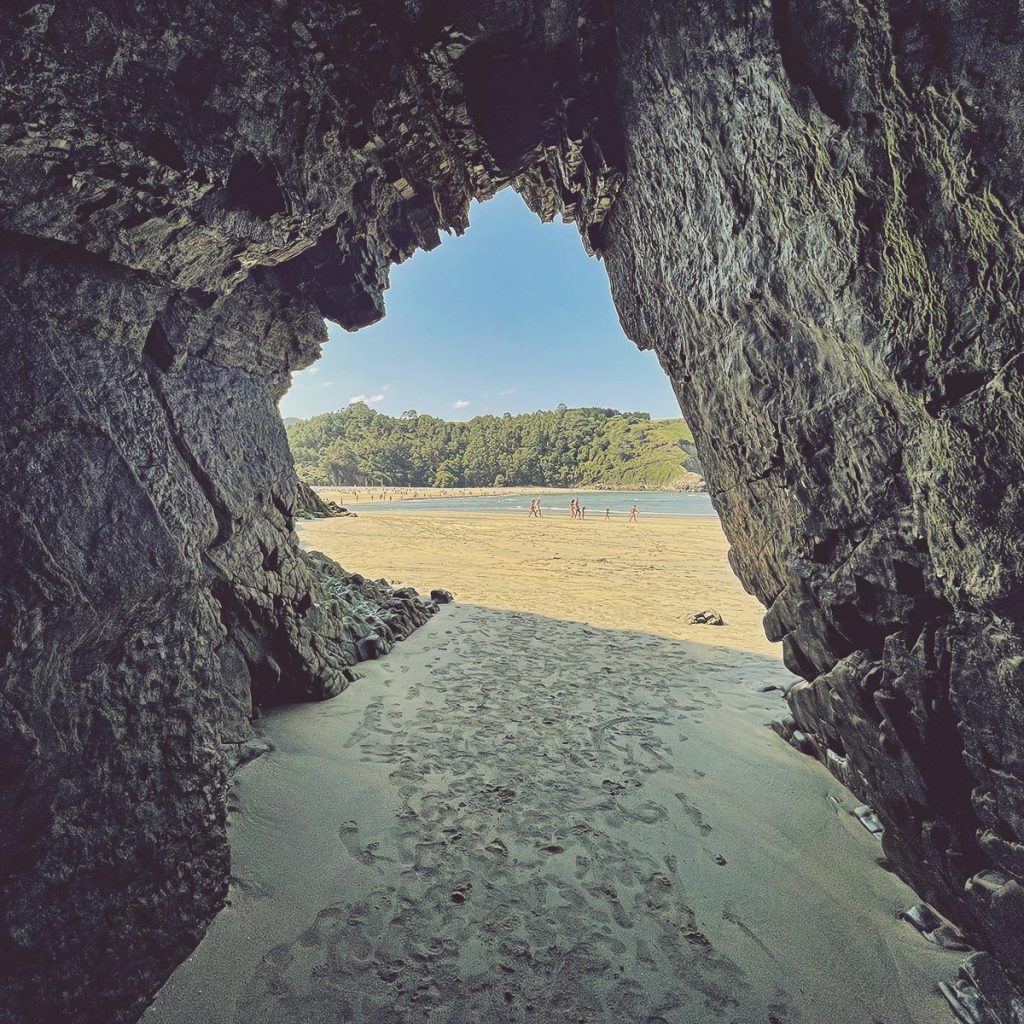 Playas-Asturias-Cuevas