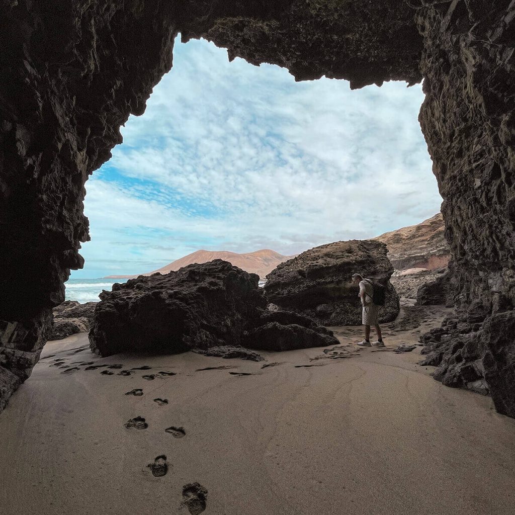 Cueva en Playa de la Solapa, Fuerteventura